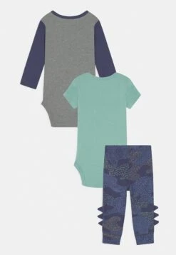 Carter's™ Sales -Carter's™ Sales 789974e7a62e4181b3c7b9453d59040f